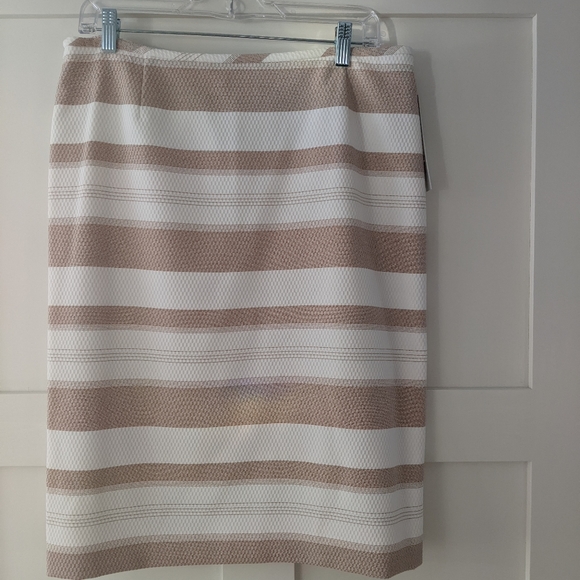 Preston & York skirt suit set - Picture 3 of 7